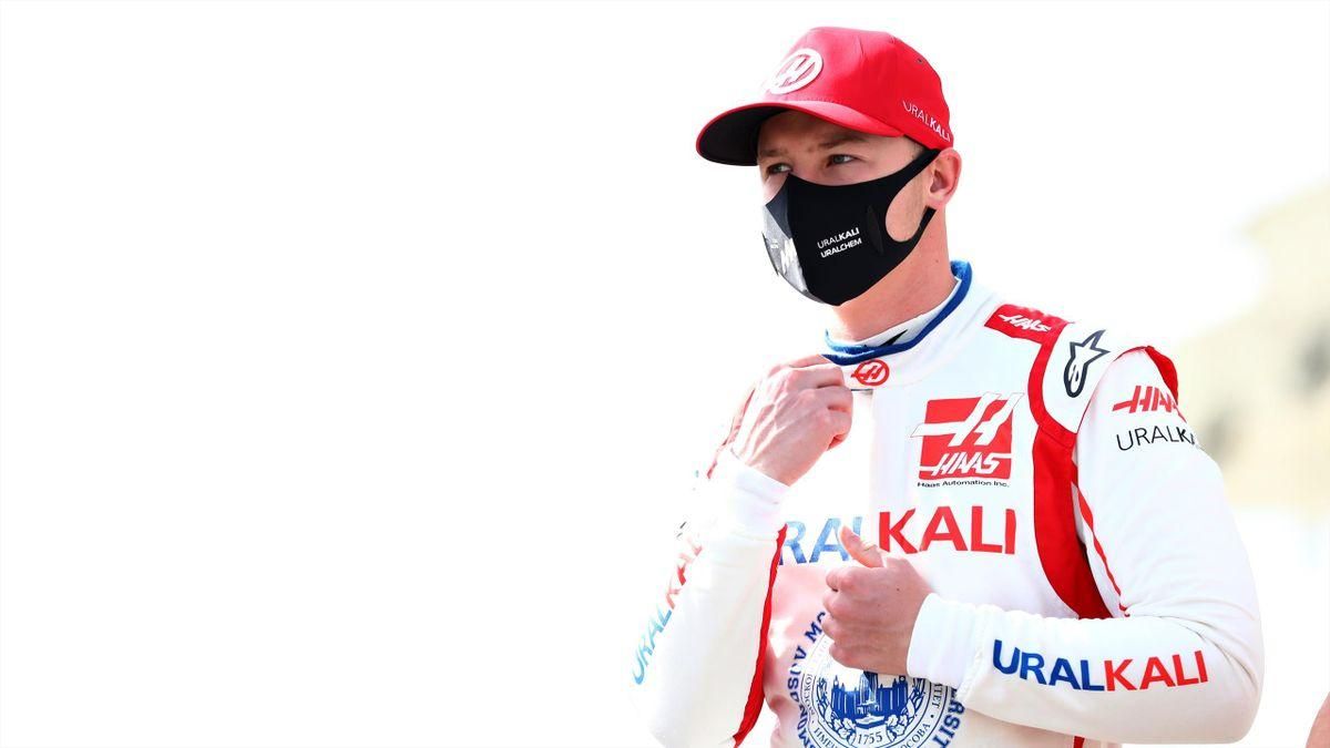 Російський гонщик з Формули-1 потрапив у скандал у нічному клубі: відео - Спорт 24