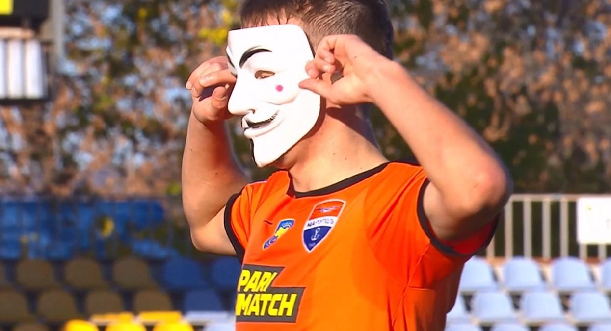 Футболист Мариуполя получил странную желтую карточку за оригинальное празднование: видео гола