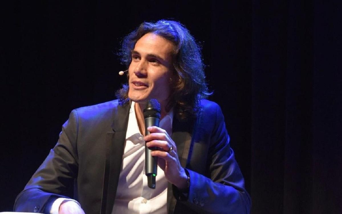 "Свет моего имени": именитый игрок Манчестер Юнайтед написал детскую книгу "Свет моего имени": именитый игрок Манчестер Юнайтед написал детскую книгу