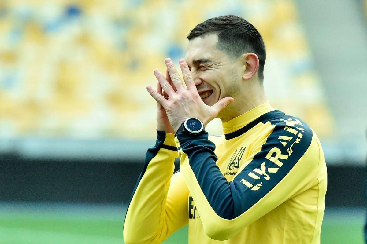 Невероятный гол Степаненко сравнял счет в матче Украина – Болгария: видео мощного удара Невероятный гол Степаненко сравнял счет в матче Украина – Болгария: видео мощного удара