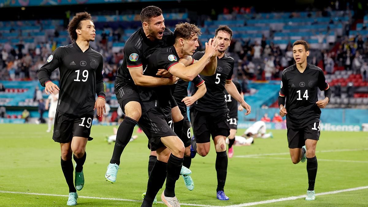 Шипами в горло: зірку Баварії ледь не вбили на футбольному полі – моторошні фото та відео - Спорт 24 Шипами в горло: зірку Баварії ледь не вбили на футбольному полі – моторошні фото та відео - Спорт 24