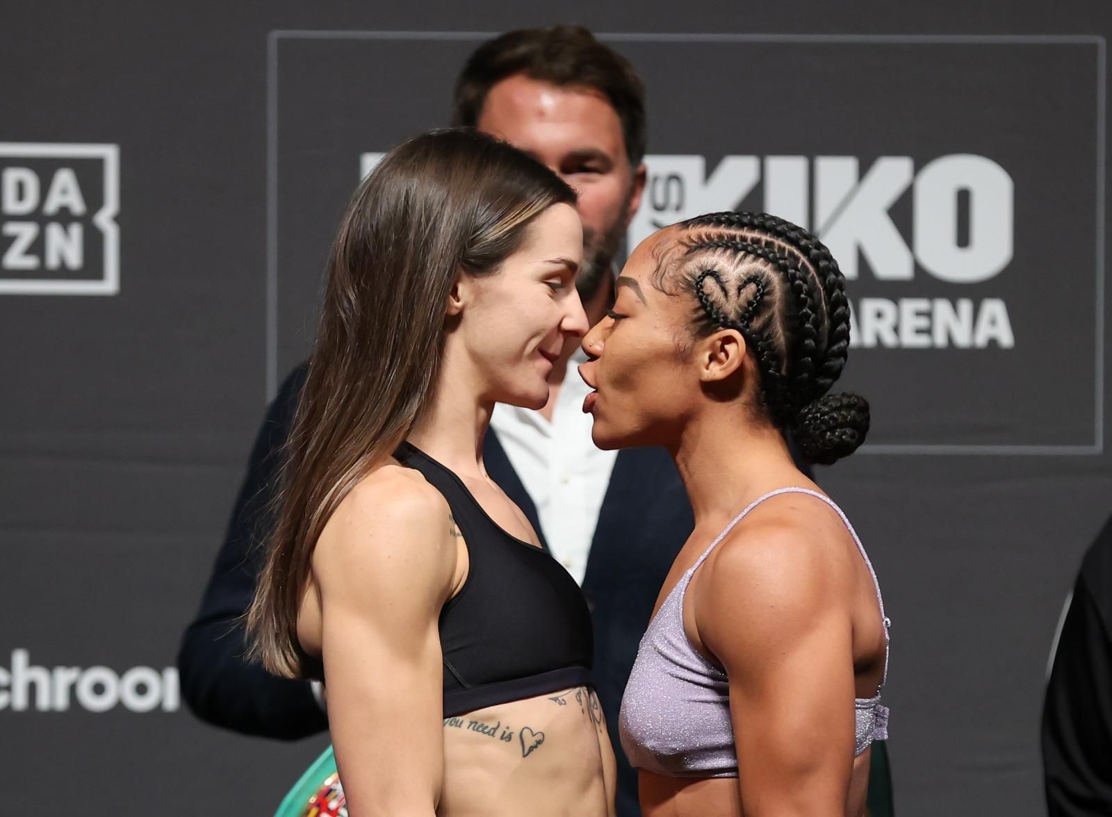 Стоячим нокаутом: поединок за два чемпионских пояса завершится сенсацией - видео Стоячим нокаутом: поединок за два чемпионских пояса завершится сенсацией - видео