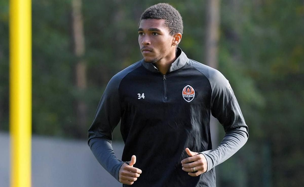 Футболист сборной Украины может перебраться в Москву и взять российское гражданство Футболист сборной Украины может перебраться в Москву и взять российское гражданство