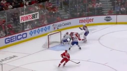 Едва не треснула голова: хоккеисты НХЛ столкнулись на бешеных скоростях – впечатляющее видео
