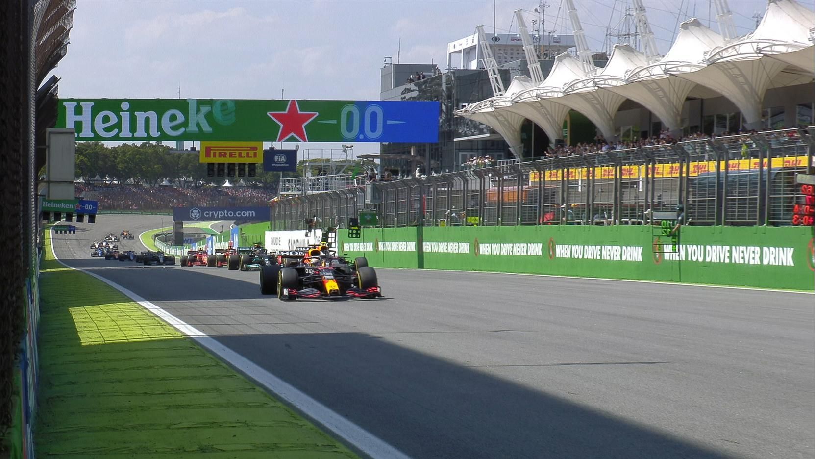 Хэмилтон выиграл гран-при Сан-Паулу, стартовав с 10-го места: Ферстаппен – второй Хэмилтон выиграл гран-при Сан-Паулу, стартовав с 10-го места: Ферстаппен – второй