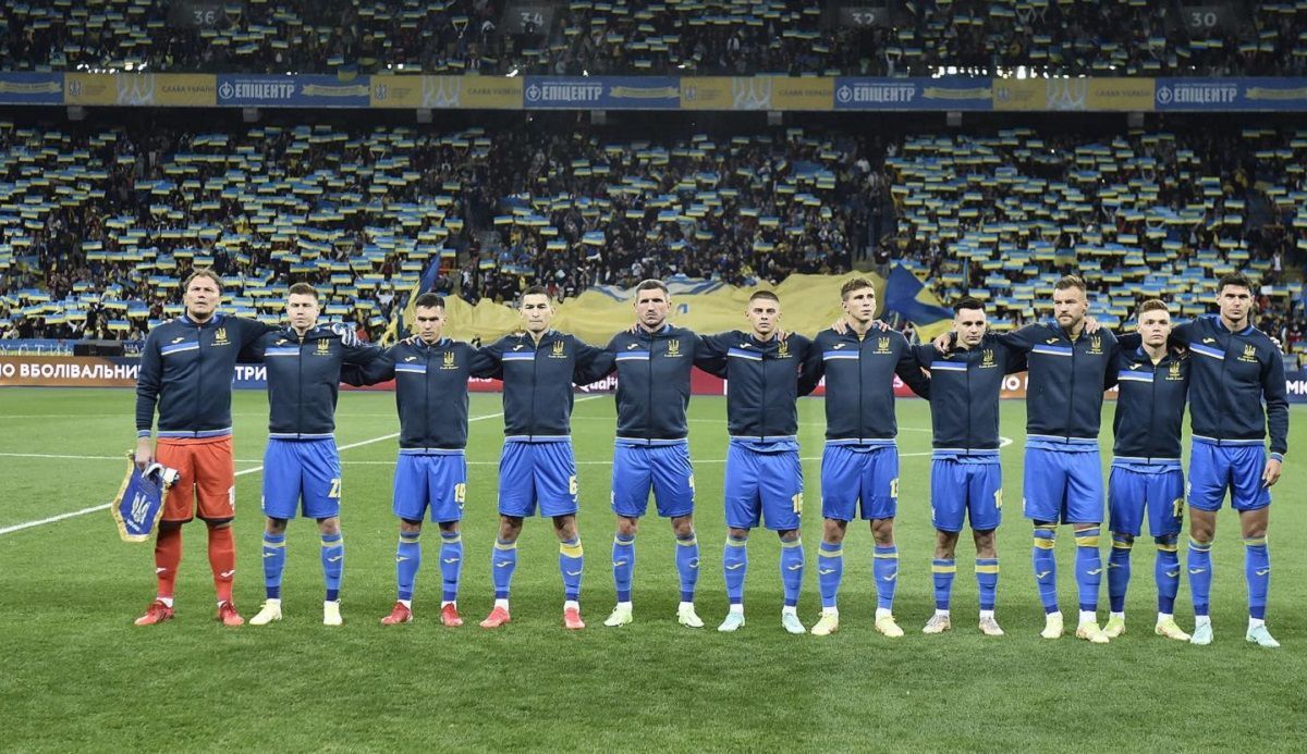 Одна сім'я: збірна України зробила пам'ятне фото з уболівальниками після перемоги над боснійцями - Спорт 24 Одна сім'я: збірна України зробила пам'ятне фото з уболівальниками після перемоги над боснійцями - Спорт 24