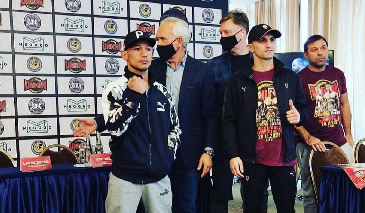 Украинский боксер Далакян провел дуэль взглядов перед защитой чемпионского титула