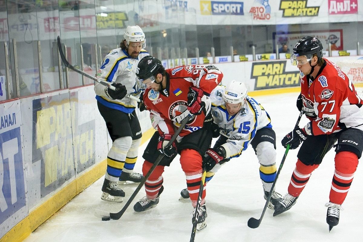 Демарш в украинском хоккее: дисквалифицированные игроки Донбасса вышли на лед Демарш в украинском хоккее: дисквалифицированные игроки Донбасса вышли на лед