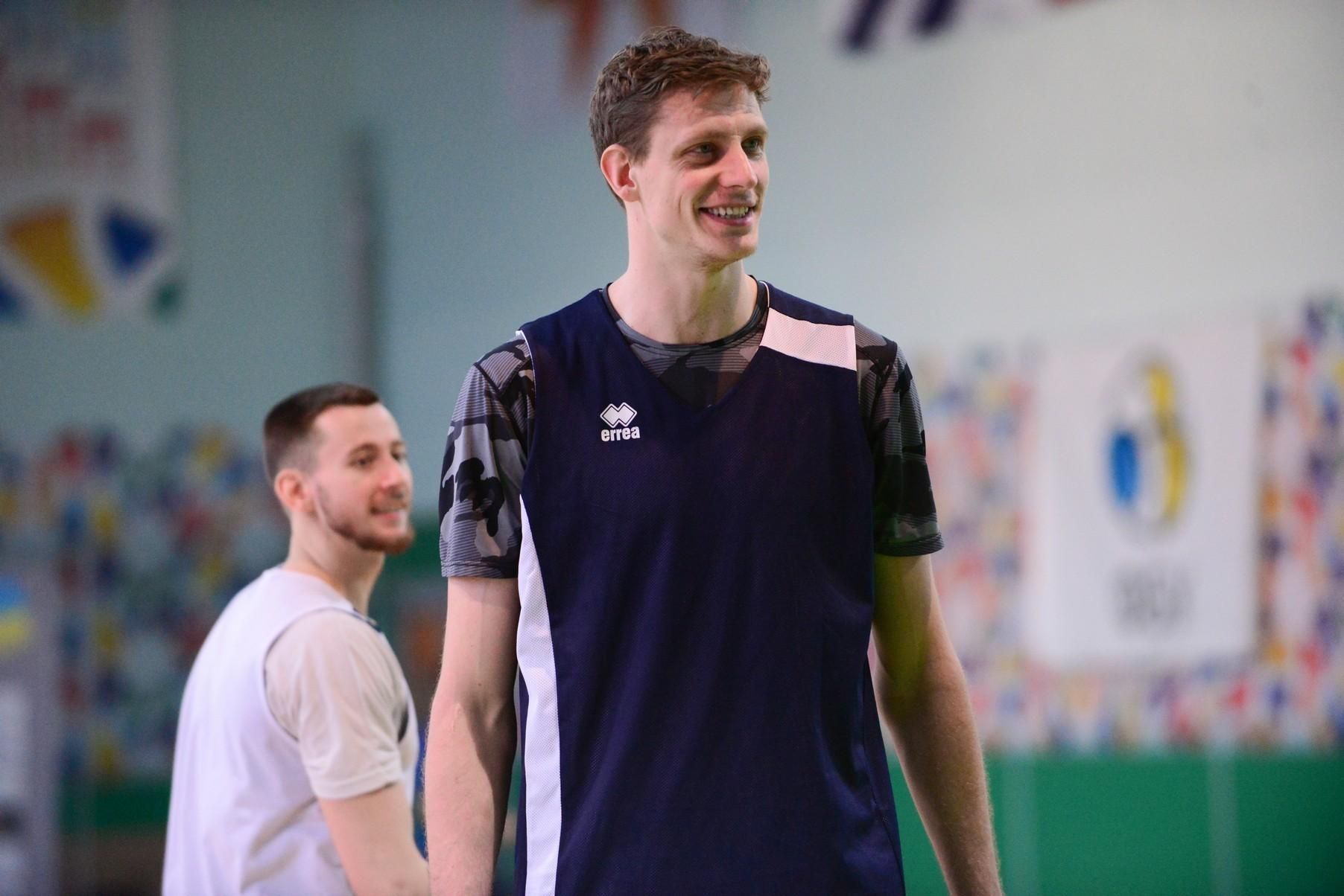 Українець Пустовий став найкращим у матчі Єврокубку, виконавши потужний данк: відео епізоду - Спорт 24 Українець Пустовий став найкращим у матчі Єврокубку, виконавши потужний данк: відео епізоду - Спорт 24