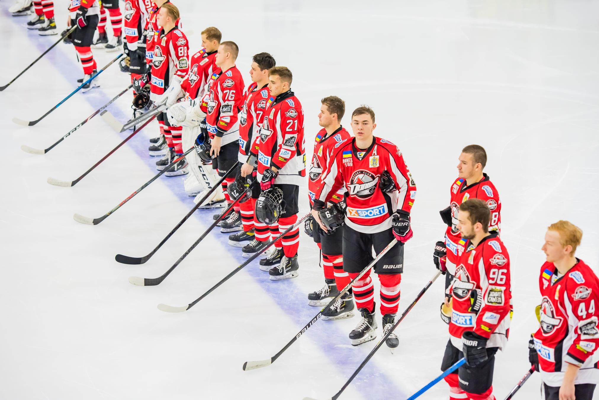 Безумие в украинском хоккее: федерация и клубы судятся из-за дисквалификации игроков Безумие в украинском хоккее: федерация и клубы судятся из-за дисквалификации игроков