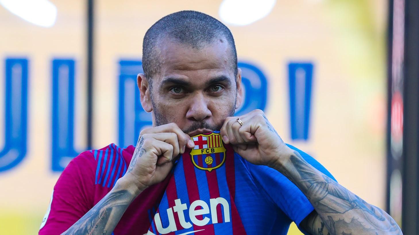 Новачок Барселони Дані Алвес отримуватиме найменшу зарплату в чемпіонаті Іспанії - Спорт 24 Новачок Барселони Дані Алвес отримуватиме найменшу зарплату в чемпіонаті Іспанії - Спорт 24