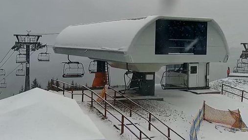 Українські гірськолижні курорти замітає снігом: яскраві кадри з веб-камер