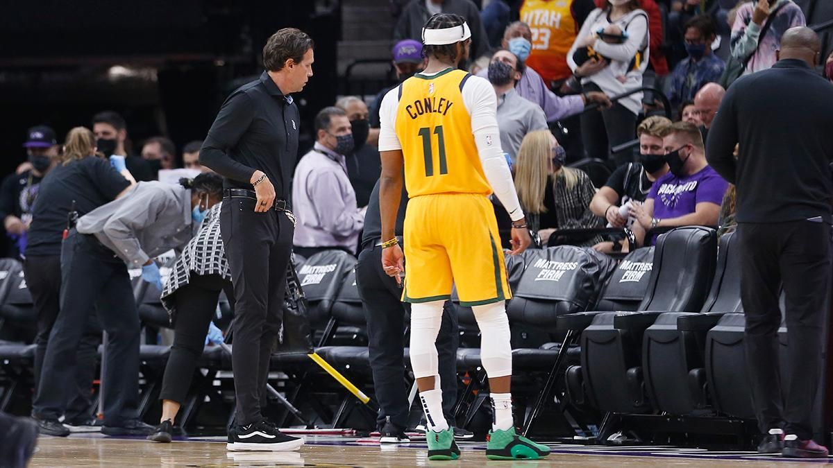 Матч НБА прервали из-за болельщика, которого стошнило на паркет Матч НБА прервали из-за болельщика, которого стошнило на паркет