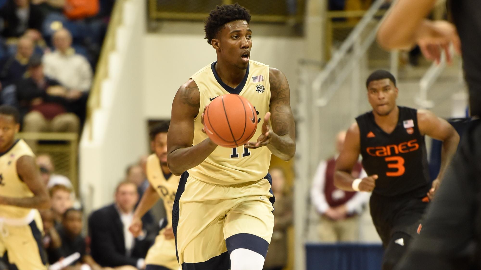 Крововилив та гематома в мозку: американський баскетболіст на апараті ШВЛ після бійки в клубі - Спорт 24 Крововилив та гематома в мозку: американський баскетболіст на апараті ШВЛ після бійки в клубі - Спорт 24