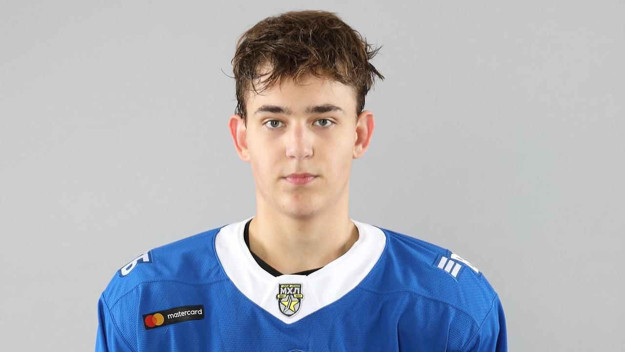 Юный хоккеист потерял сознание во время матча: он находится в коме после срочной операции Юный хоккеист потерял сознание во время матча: он находится в коме после срочной операции