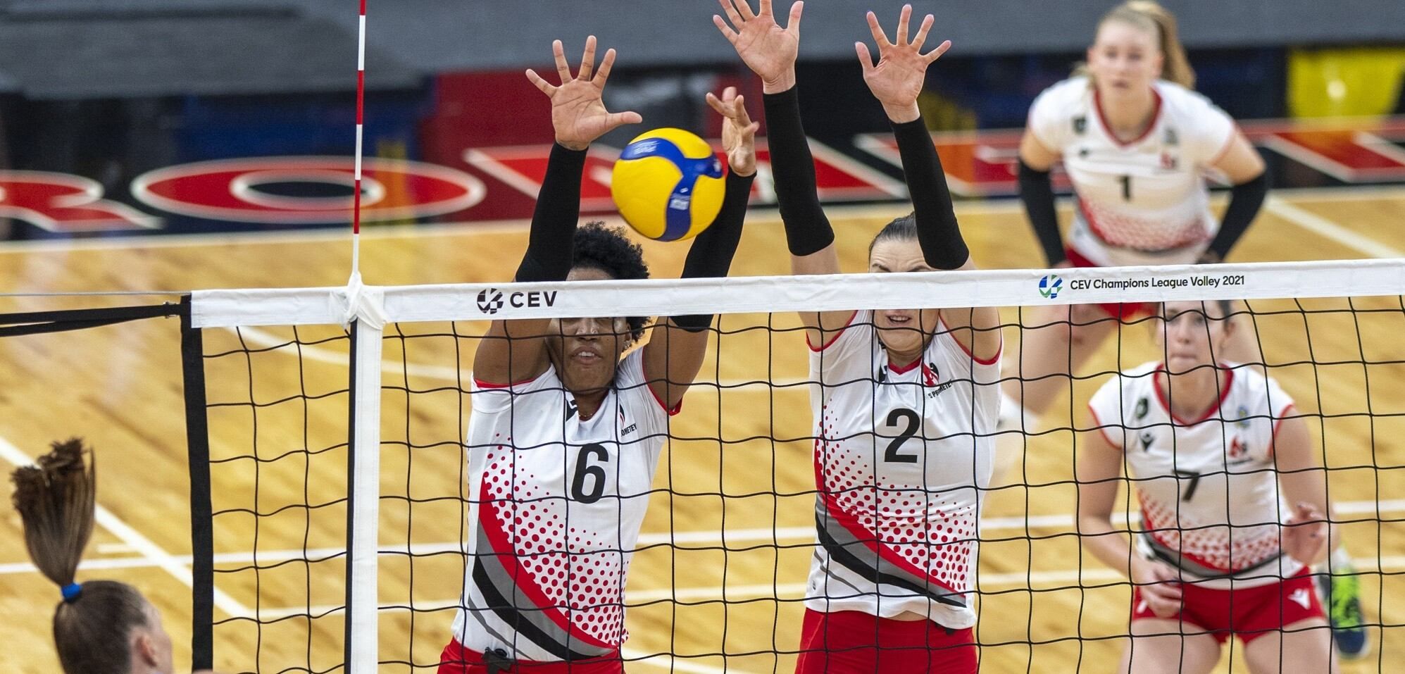 Украинский Прометей стартовал с поражения в групповом этапе Лиги чемпионов по волейболу Украинский Прометей стартовал с поражения в групповом этапе Лиги чемпионов по волейболу