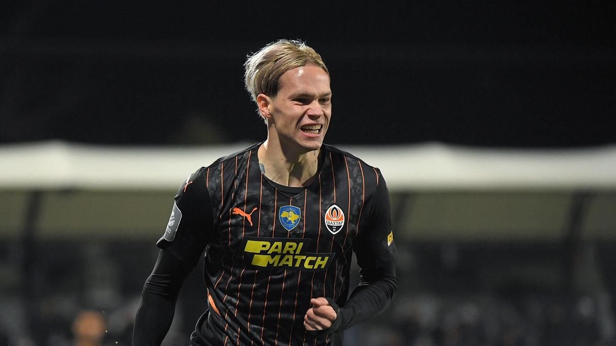 Після овацій від фанатів суперника: Севілья зацікавилась футболістом Шахтаря - Спорт 24 Після овацій від фанатів суперника: Севілья зацікавилась футболістом Шахтаря - Спорт 24