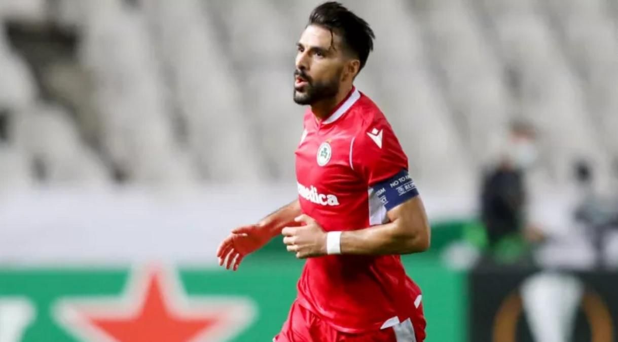 Второй раз за год: экс-звезда АПЛ оформил космический гол с центра поля – видео шедевра Второй раз за год: экс-звезда АПЛ оформил космический гол с центра поля – видео шедевра