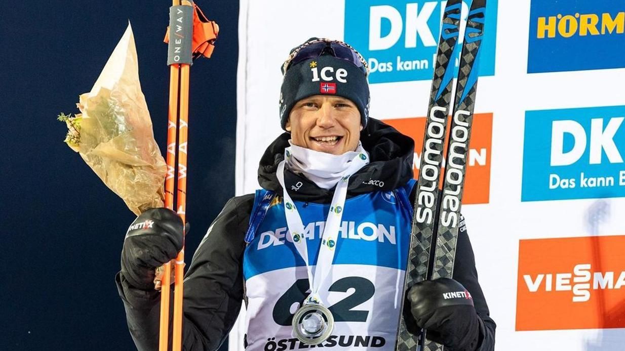 Норвезький біатлоніст біг спринт зі шкарпеткою на пенісі: він виграв медаль - Спорт 24