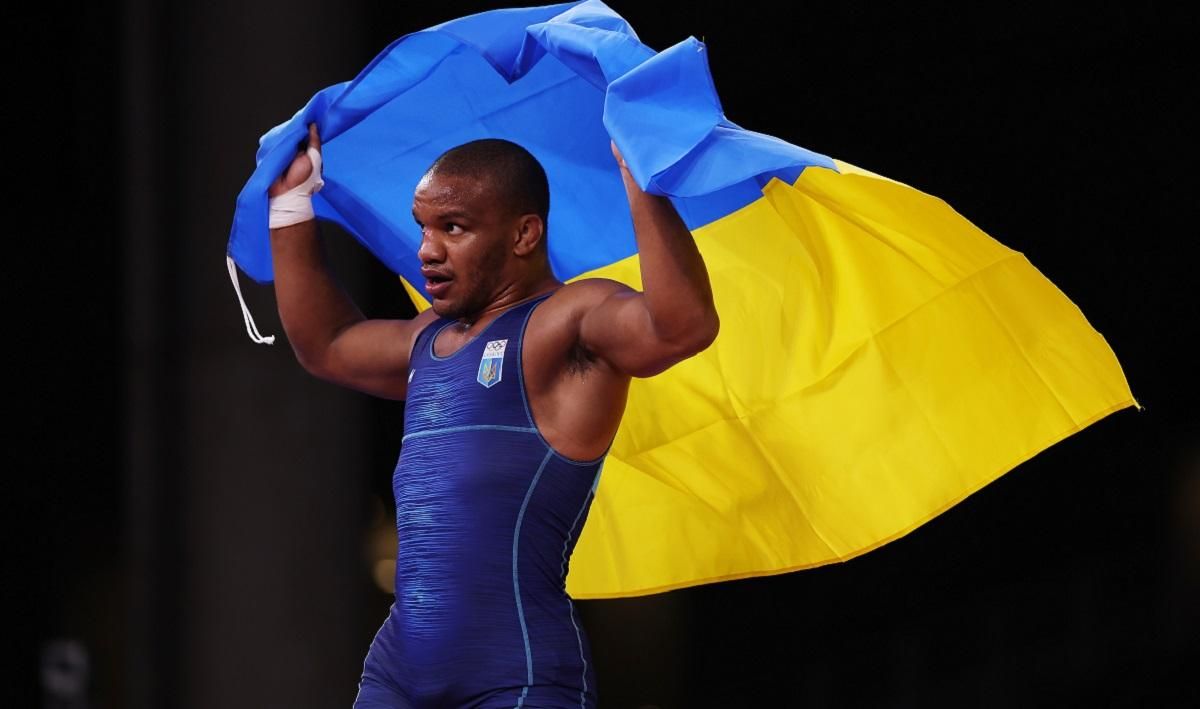 Золотої медалі у Токіо могло не бути: Беленюка ледь не зняли з Олімпіади через шорти наставника - Спорт 24 Золотої медалі у Токіо могло не бути: Беленюка ледь не зняли з Олімпіади через шорти наставника - Спорт 24