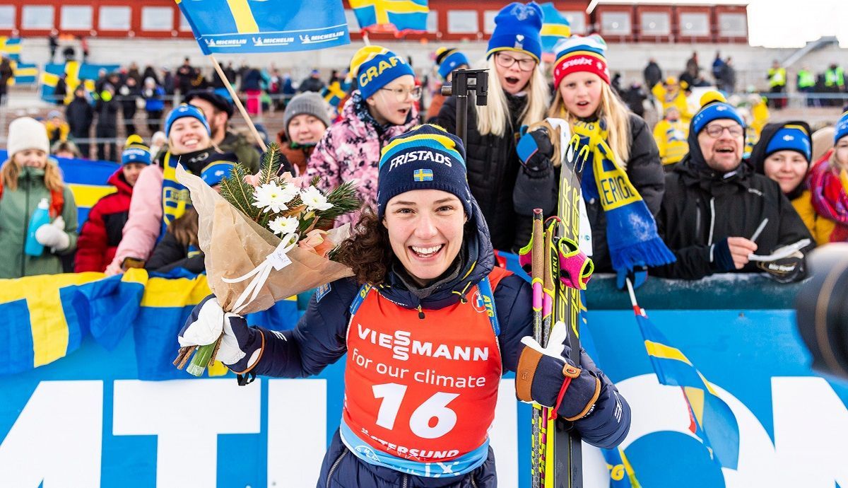 Олимпийская чемпионка по биатлону подарила медаль юным фанаткам: эмоциональное фото Олимпийская чемпионка по биатлону подарила медаль юным фанаткам: эмоциональное фото