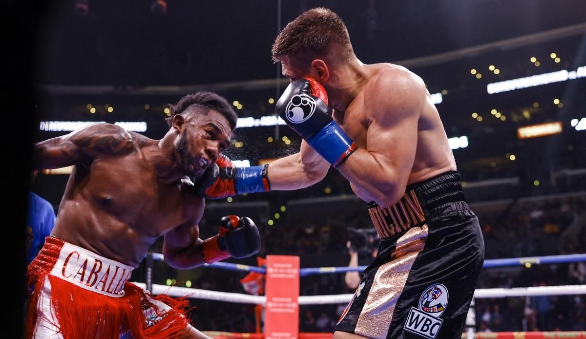 Украинец Деревянченко сенсационно уступил Адамесу: видеообзор боя Украинец Деревянченко сенсационно уступил Адамесу: видеообзор боя