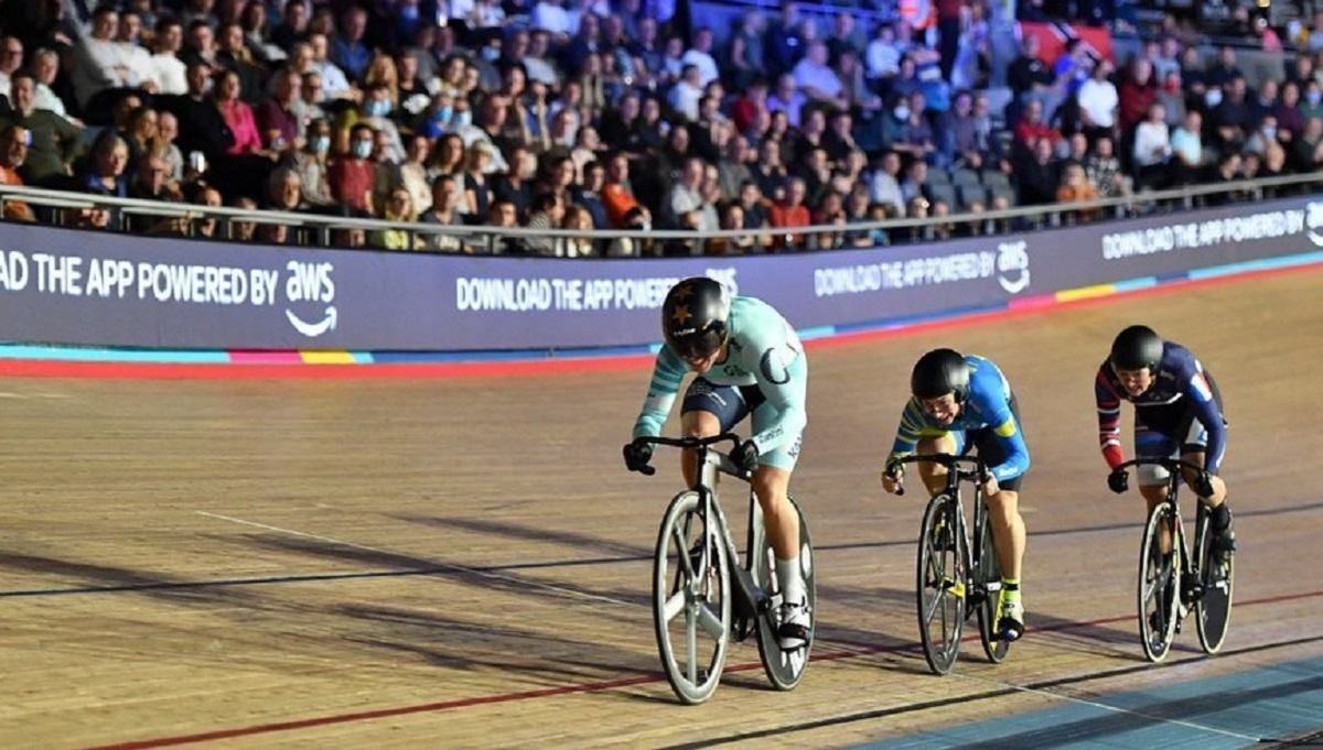 Німецька велогонщиця влаштувала зіткнення на треку у Лондоні: відео падіння лідерки - Спорт 24 Німецька велогонщиця влаштувала зіткнення на треку у Лондоні: відео падіння лідерки - Спорт 24