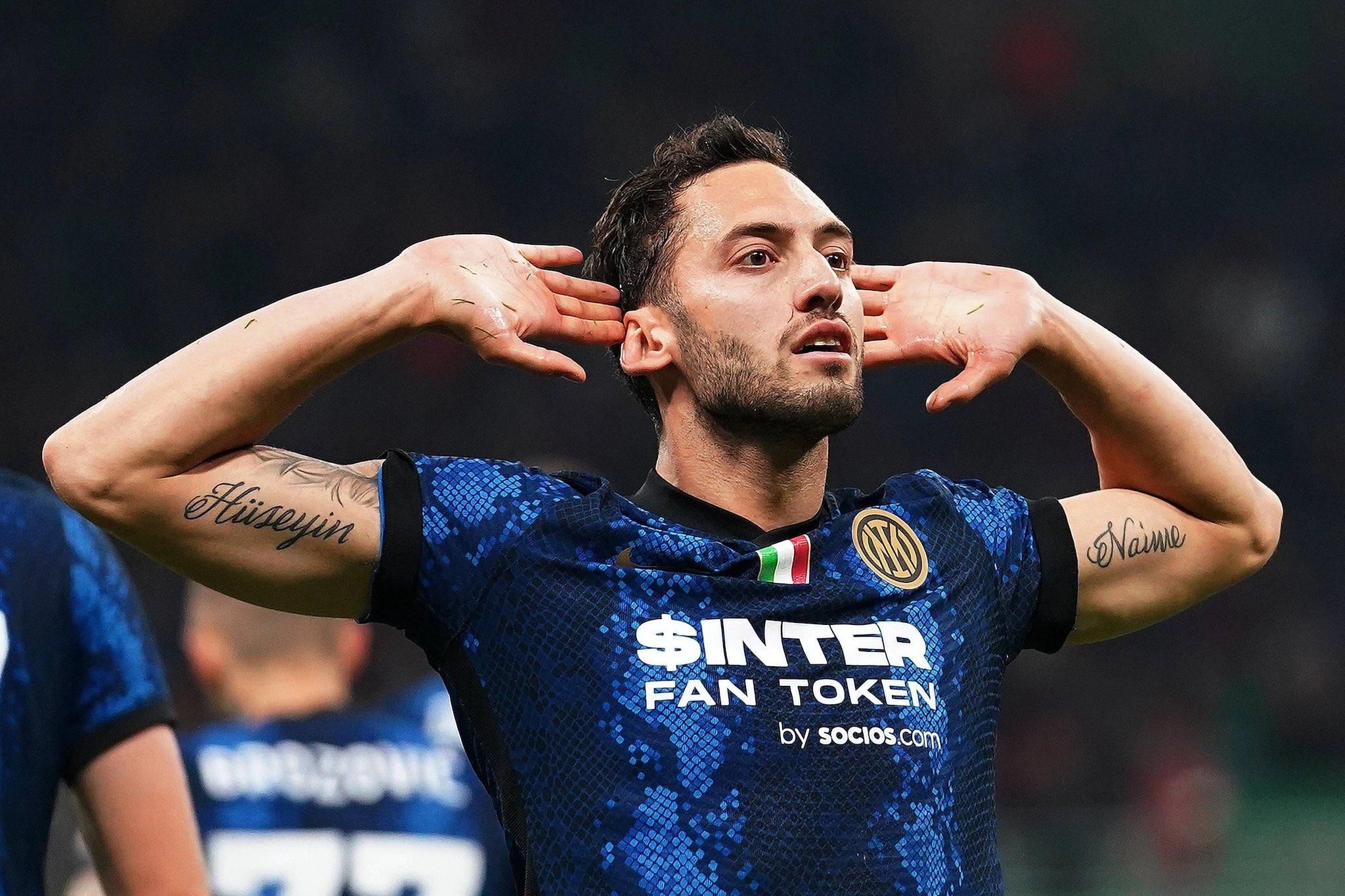 Интер забил гол в ворота Ромы прямым ударом с углового – мяч пролетел вратарю между ног: видео Интер забил гол в ворота Ромы прямым ударом с углового – мяч пролетел вратарю между ног: видео