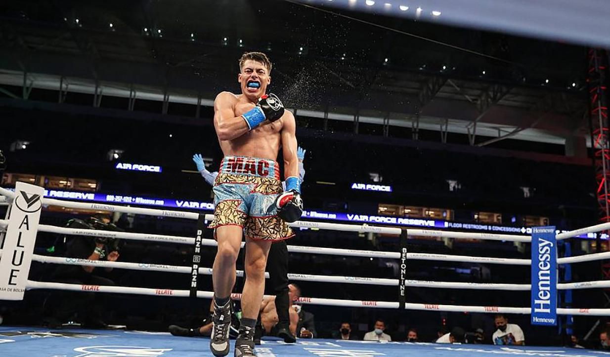 Нова зірка боксу Кастро брутально нокаутував Соліса за 2 раунди: відео побиття - новини боксу - Спорт 24 Нова зірка боксу Кастро брутально нокаутував Соліса за 2 раунди: відео побиття - новини боксу - Спорт 24