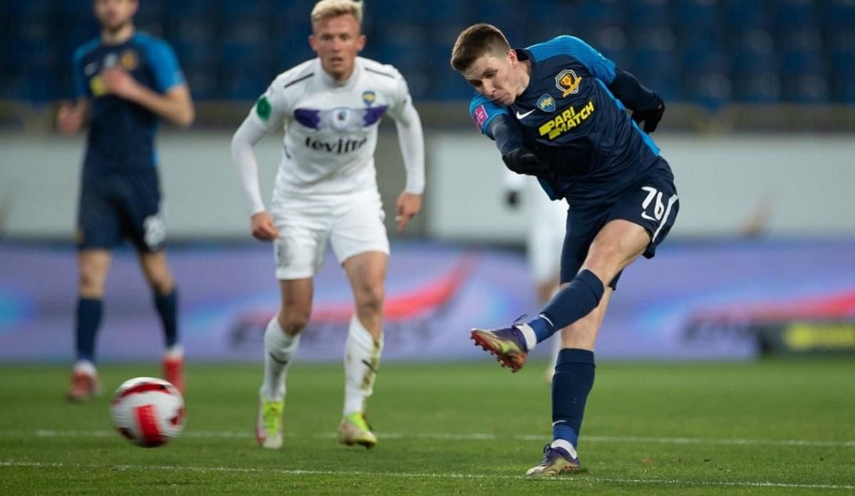 Игрок Днепра-1 бильярдным ударом расстроил голкипера Черноморца: видео гола Игрок Днепра-1 бильярдным ударом расстроил голкипера Черноморца: видео гола