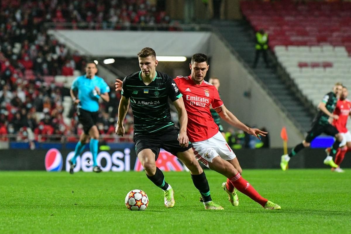 Поліція застосовувала зброю: відео пекельної бійки фанатів Динамо та Бенфіки - новини Динамо - Спорт 24 Поліція застосовувала зброю: відео пекельної бійки фанатів Динамо та Бенфіки - новини Динамо - Спорт 24