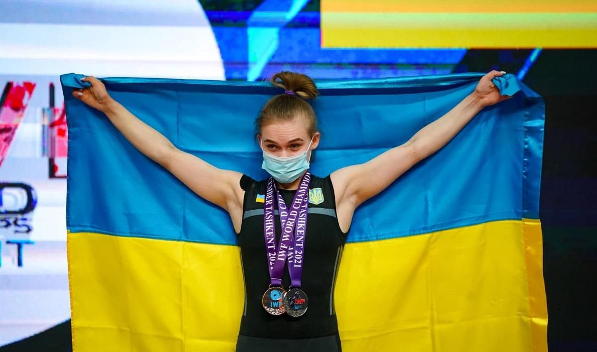Впервые за 8 лет: украинка завоевала две медали на чемпионате мира по тяжелой атлетике Впервые за 8 лет: украинка завоевала две медали на чемпионате мира по тяжелой атлетике
