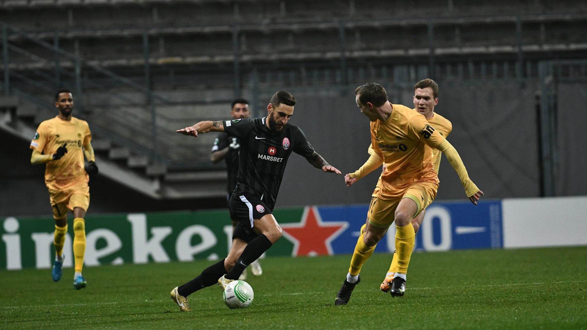 Досадный автогол лишил Зарю победы в матче Лиги конференций: видеообзор матча Досадный автогол лишил Зарю победы в матче Лиги конференций: видеообзор матча