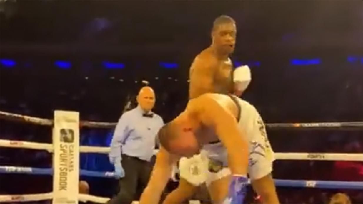 Зрубав одним ударом: українець Тесленко програв важким нокаутом перед боєм Ломаченка – відео - бокс новини - Спорт 24 Зрубав одним ударом: українець Тесленко програв важким нокаутом перед боєм Ломаченка – відео - бокс новини - Спорт 24