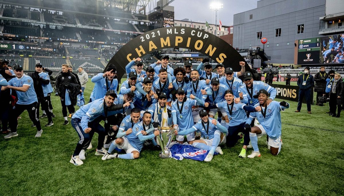 Тренер В США отпраздновал чемпионство в одних трусах: забавное видео обещания Тренер В США отпраздновал чемпионство в одних трусах: забавное видео обещания