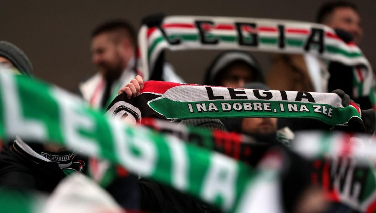 Разъяренные фанаты напали на автобус клуба Харатина: футболисты получили травмы Разъяренные фанаты напали на автобус клуба Харатина: футболисты получили травмы