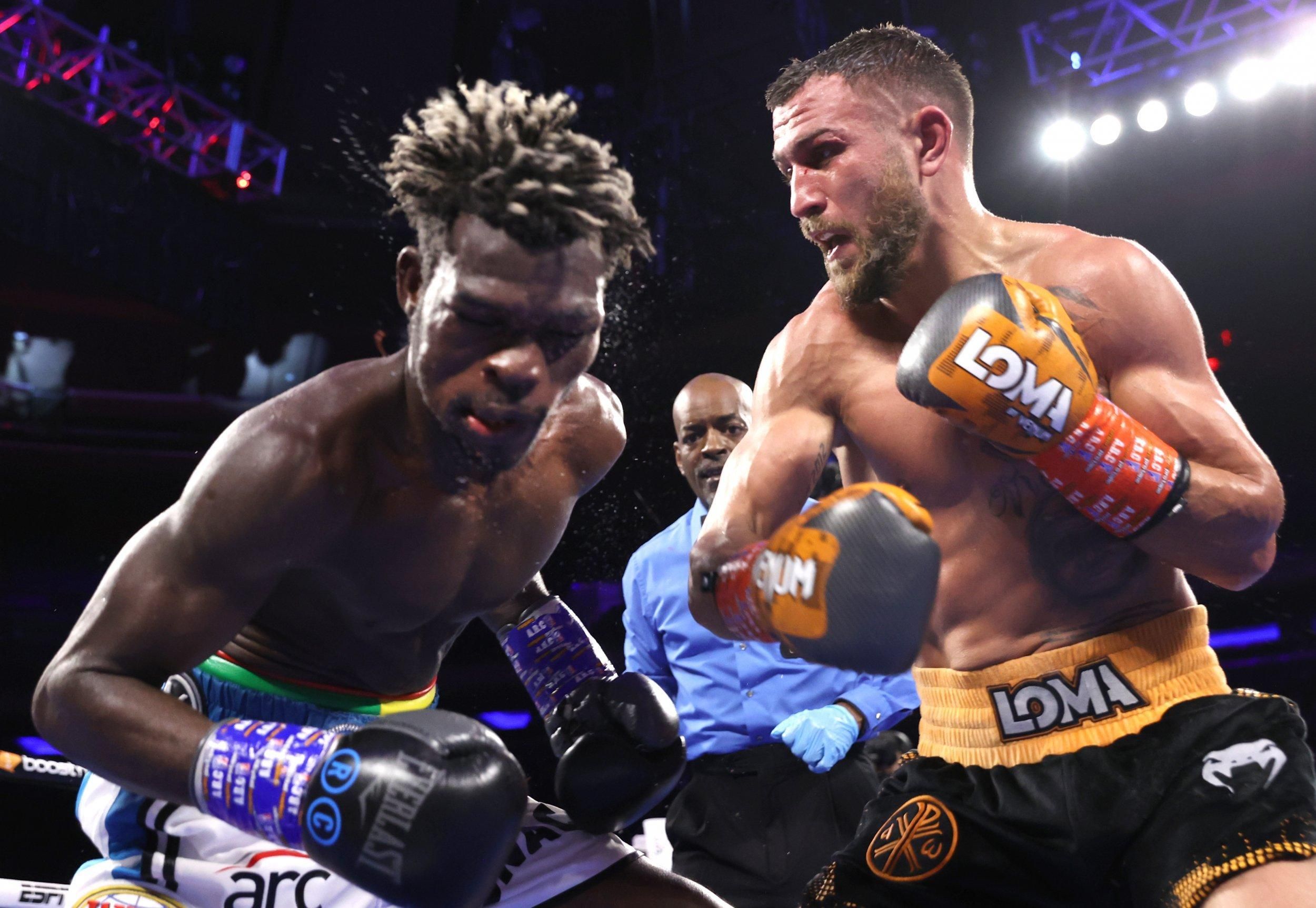 Тренер Комми ответил на эмоциональные призывы Ломаченко остановить бой Тренер Комми ответил на эмоциональные призывы Ломаченко остановить бой