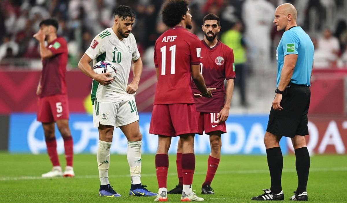 Ждал 19 минут, чтобы назначить роковое пенальти: судья из Польши устроил "цирк" на поле Ждал 19 минут, чтобы назначить роковое пенальти: судья из Польши устроил "цирк" на поле