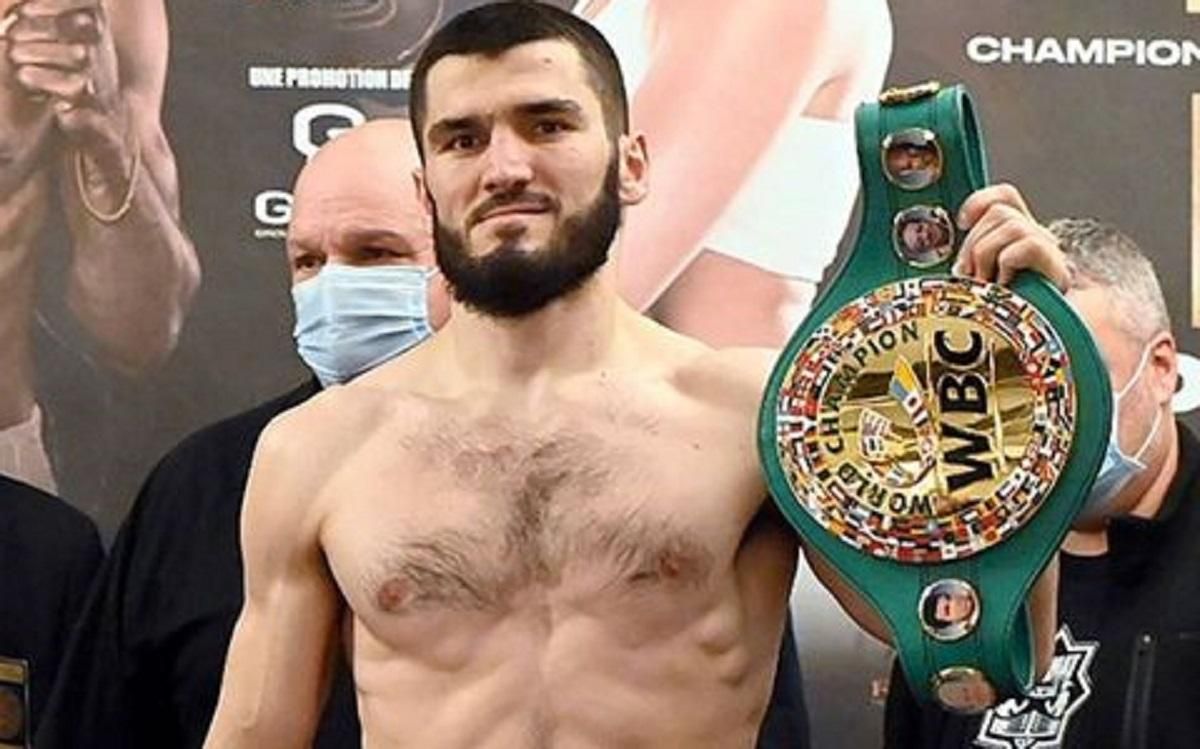 Проблемное взвешивание: российскому боксеру пришлось снимать нижнее белье – комическое видео Проблемное взвешивание: российскому боксеру пришлось снимать нижнее белье – комическое видео