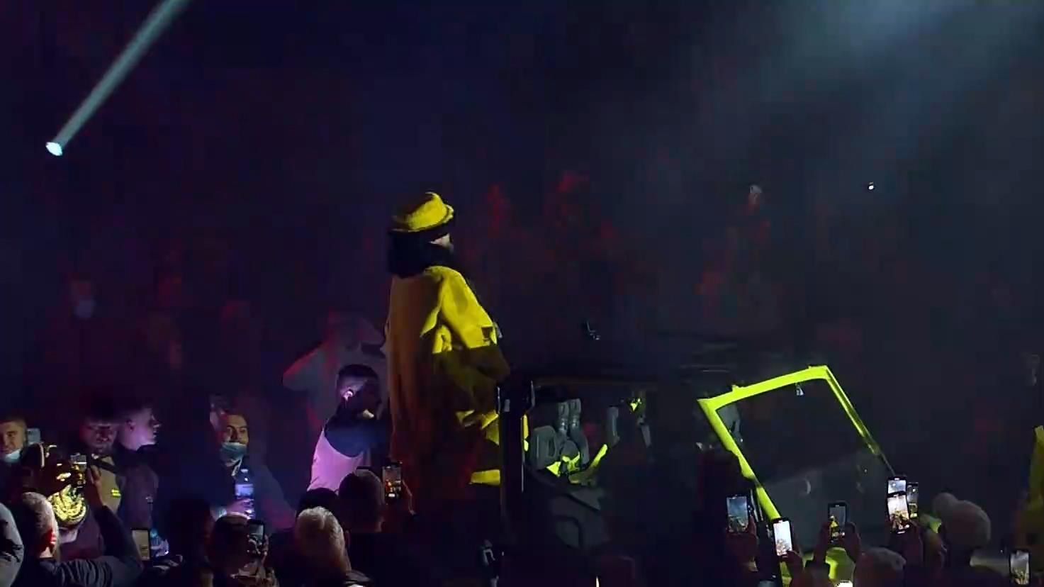 Беринчик выехал на машине на бой против Чаниева: видео появления боксера на ринге Беринчик выехал на машине на бой против Чаниева: видео появления боксера на ринге