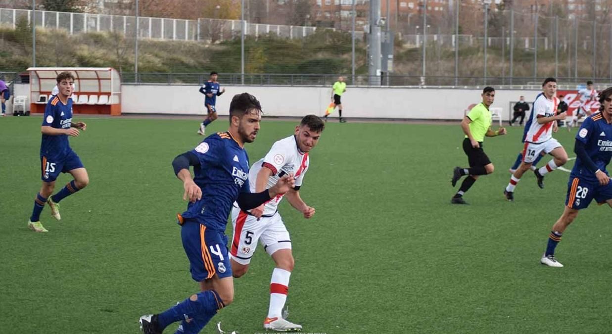 Юный игрок Реала забил сумасшедший гол с 65 метров: видео шедевра Юный игрок Реала забил сумасшедший гол с 65 метров: видео шедевра