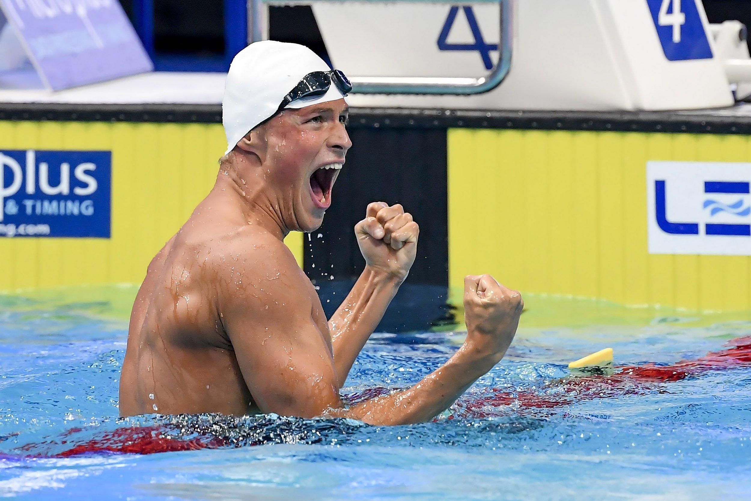 Украинец Романчук выиграл медаль чемпиона мира по плаванию на короткой воде