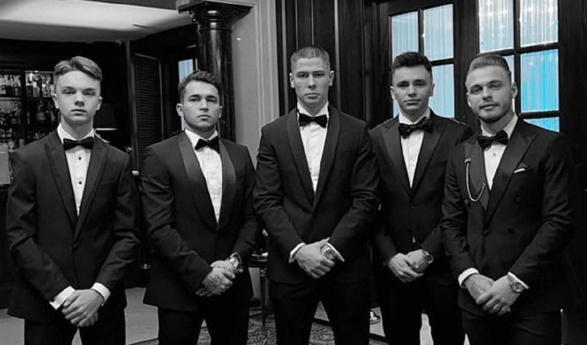 Переспівали хіт з "Бригади": футболісти Динамо привітали Попова з весіллям - Спорт 24 Переспівали хіт з "Бригади": футболісти Динамо привітали Попова з весіллям - Спорт 24