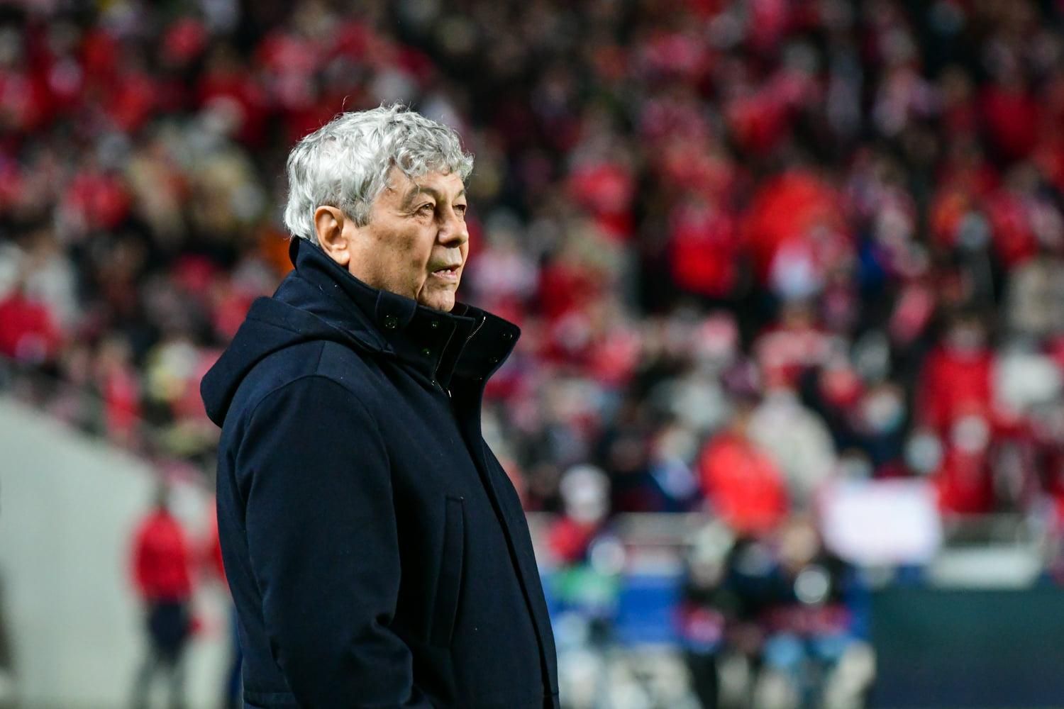 Гравці більше не ходять вітати їх, – Луческу відповів ультрас Динамо - Спорт 24 Гравці більше не ходять вітати їх, – Луческу відповів ультрас Динамо - Спорт 24