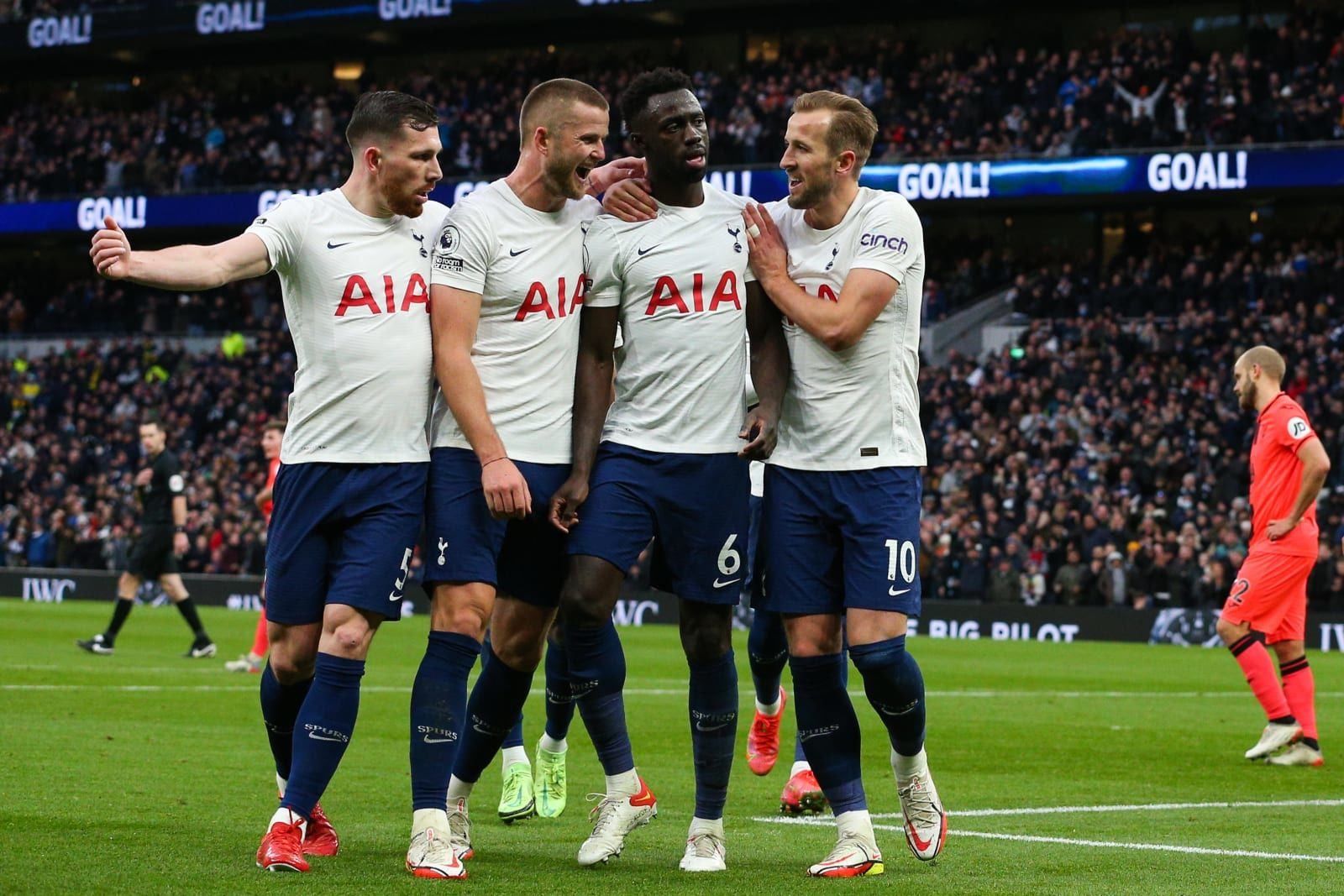 Не хватило сантиметров: Ярмоленко попал в перекладину и не спас Вест Хэм от поражения Не хватило сантиметров: Ярмоленко попал в перекладину и не спас Вест Хэм от поражения