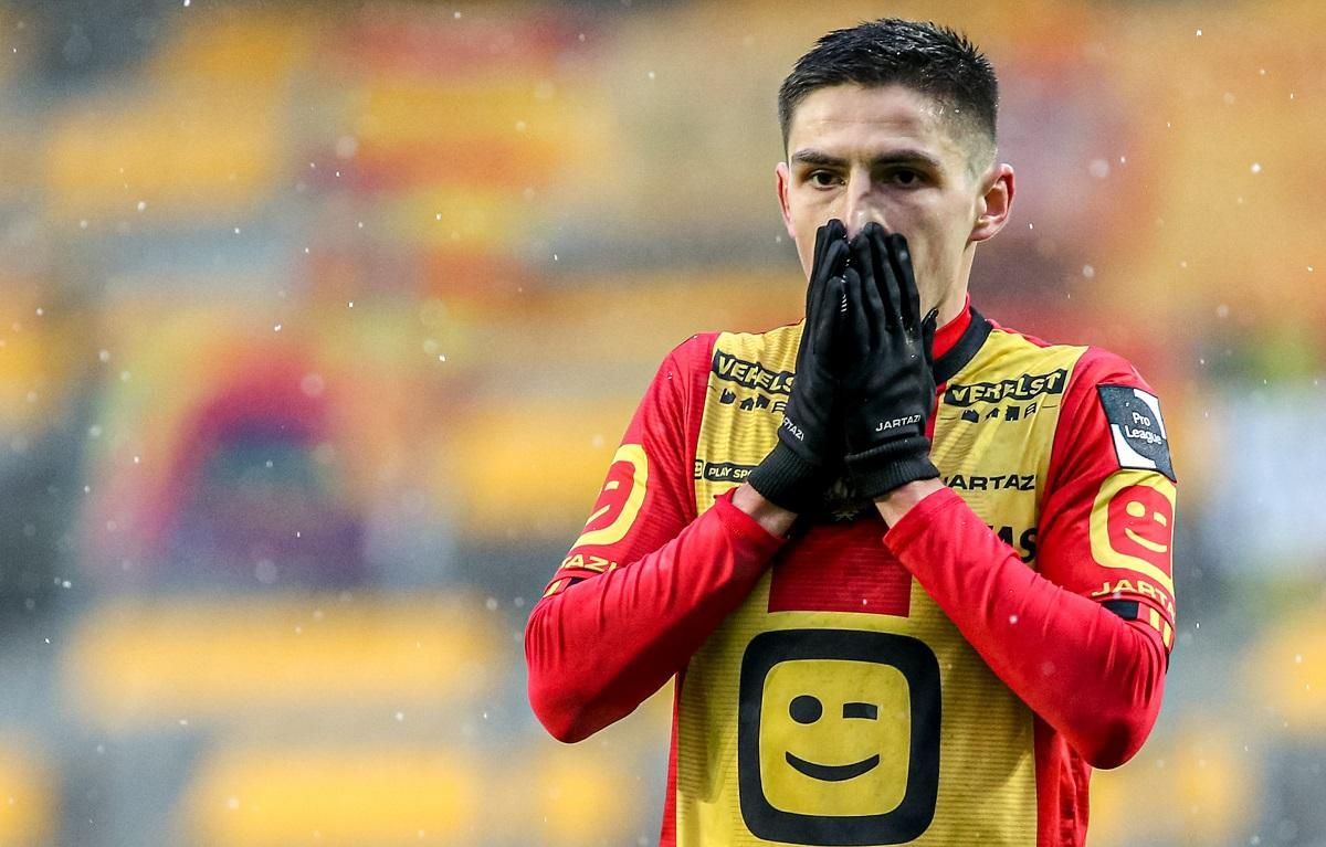 Знепритомнів під час матчу: український футболіст Швед постраждав після зіткнення з воротарем - Спорт 24 Знепритомнів під час матчу: український футболіст Швед постраждав після зіткнення з воротарем - Спорт 24