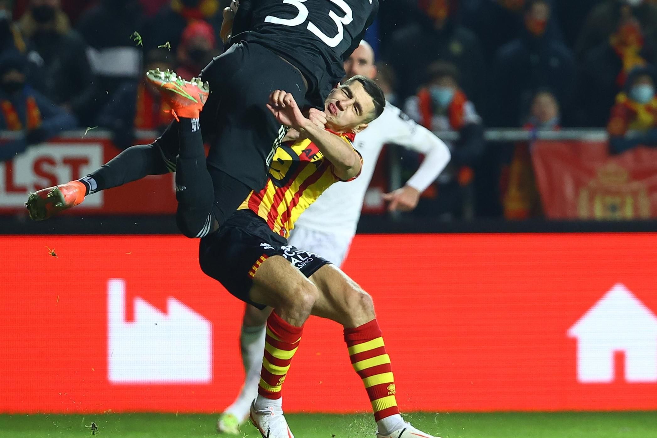 Мар'ян Швед втрати свідомість під час матчу: в якому стані перебуває футболіст - Спорт 24 Мар'ян Швед втрати свідомість під час матчу: в якому стані перебуває футболіст - Спорт 24