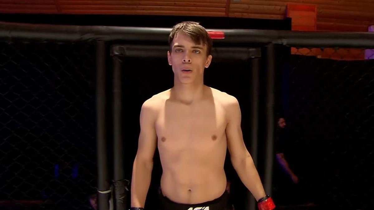 "Герой" сьогодення: у Росії боєць ММА побив жінку через гучну музику - Спорт 24 "Герой" сьогодення: у Росії боєць ММА побив жінку через гучну музику - Спорт 24