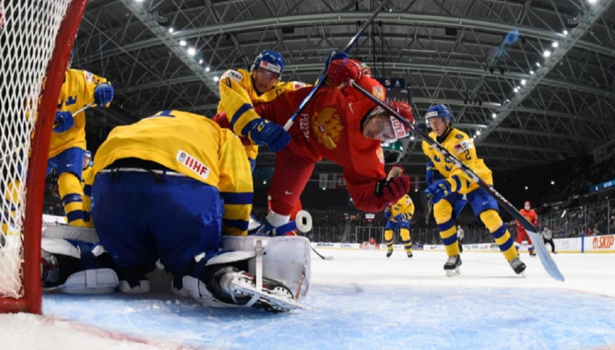 Ворота были подвинуты, но гол засчитали: Россия забила странную шайбу на ЧМ – курьезное видео Ворота были подвинуты, но гол засчитали: Россия забила странную шайбу на ЧМ – курьезное видео