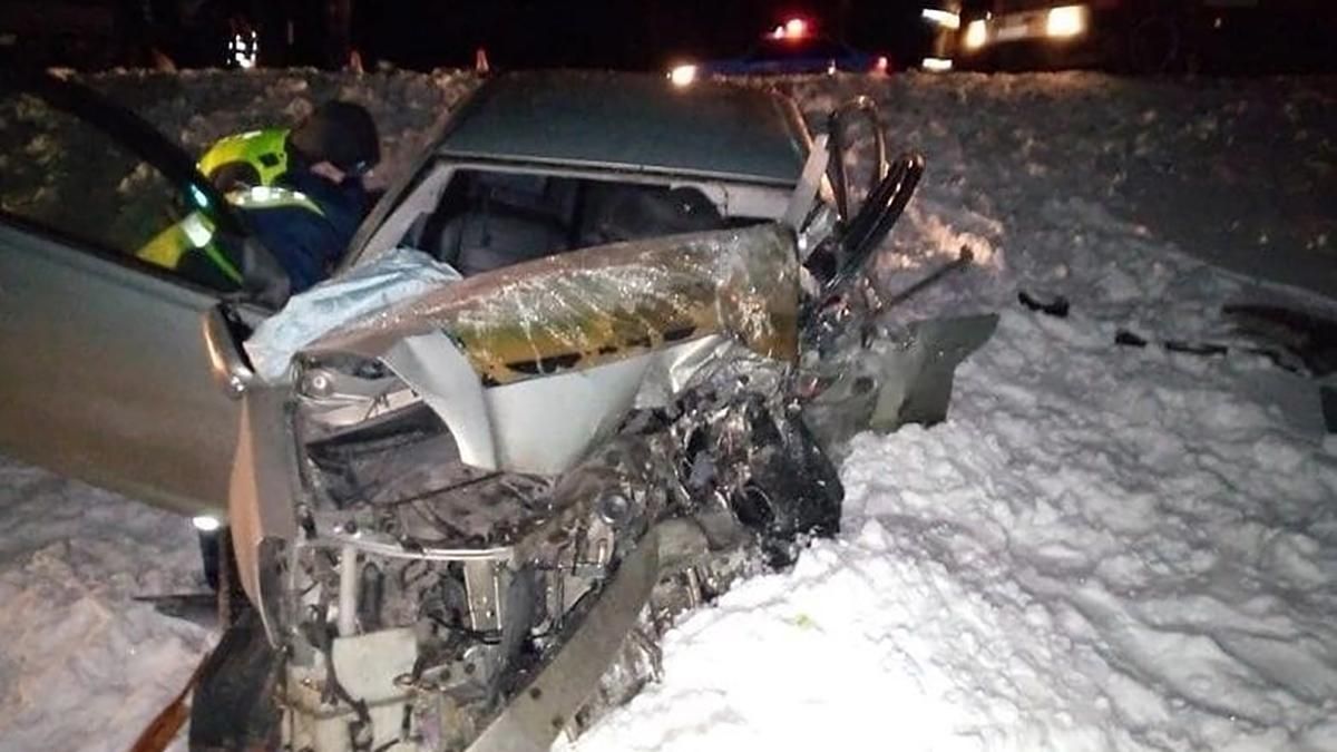 Смертельная авария в России унесла жизни трех человек, среди них 10-летний футболист Смертельная авария в России унесла жизни трех человек, среди них 10-летний футболист